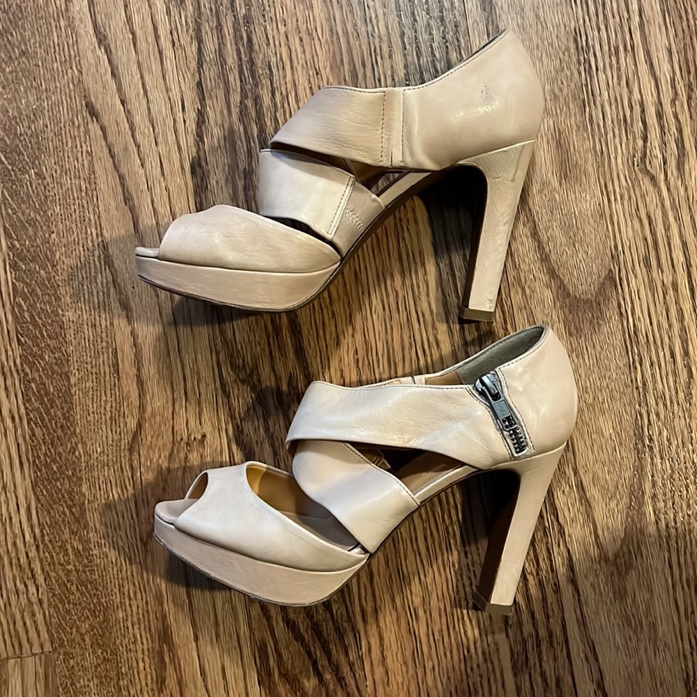 J.Crew Italian Leather high heel 4” shoes cream/pink size 6